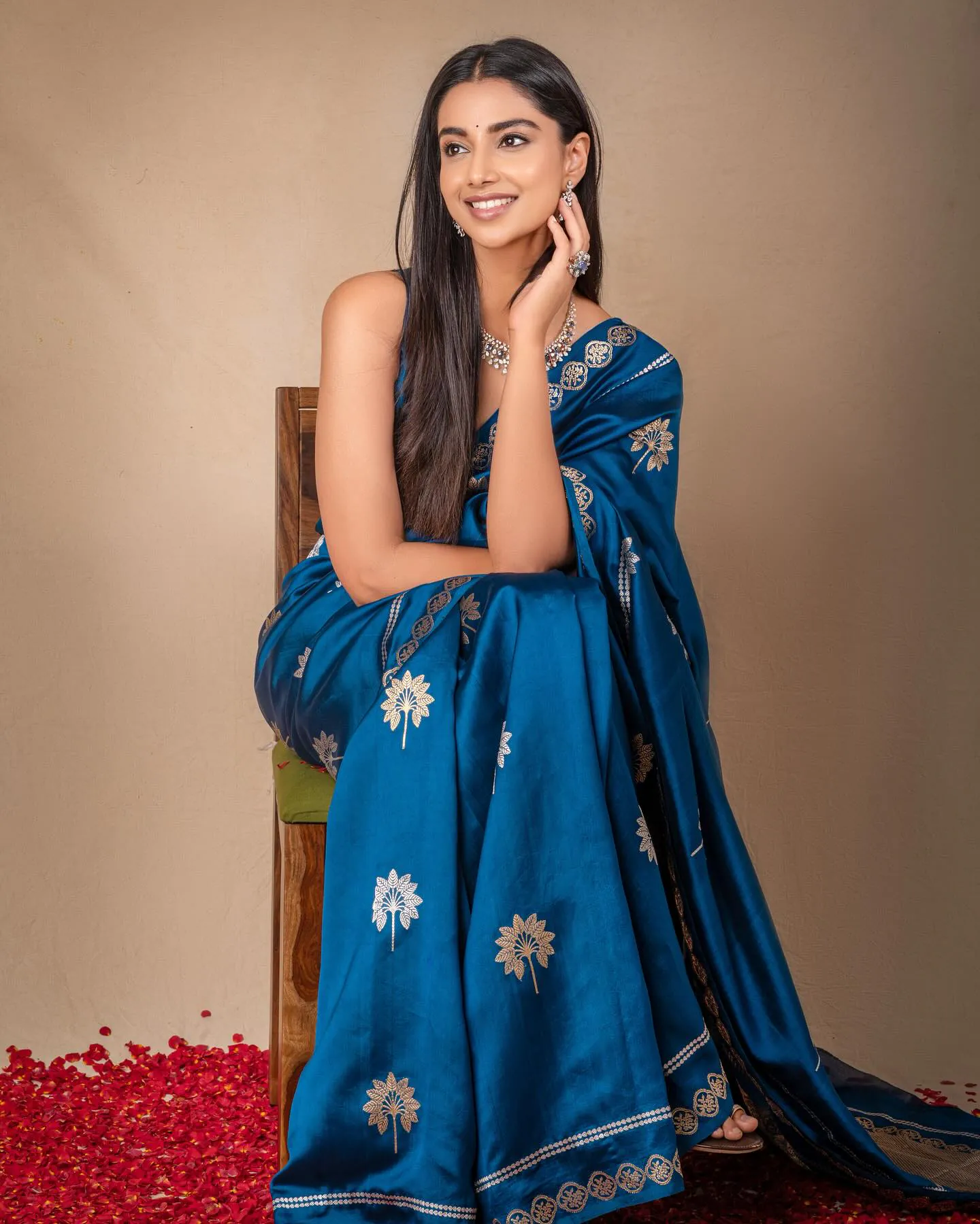 Meenaakshi Chaudhary - meenaakshi-chaudhary-43.webp